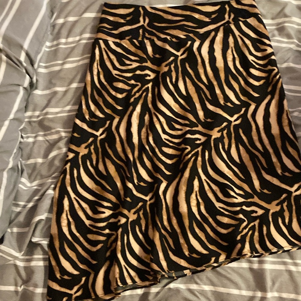VeronicaM asymmetrical cut animal print skirt in size large